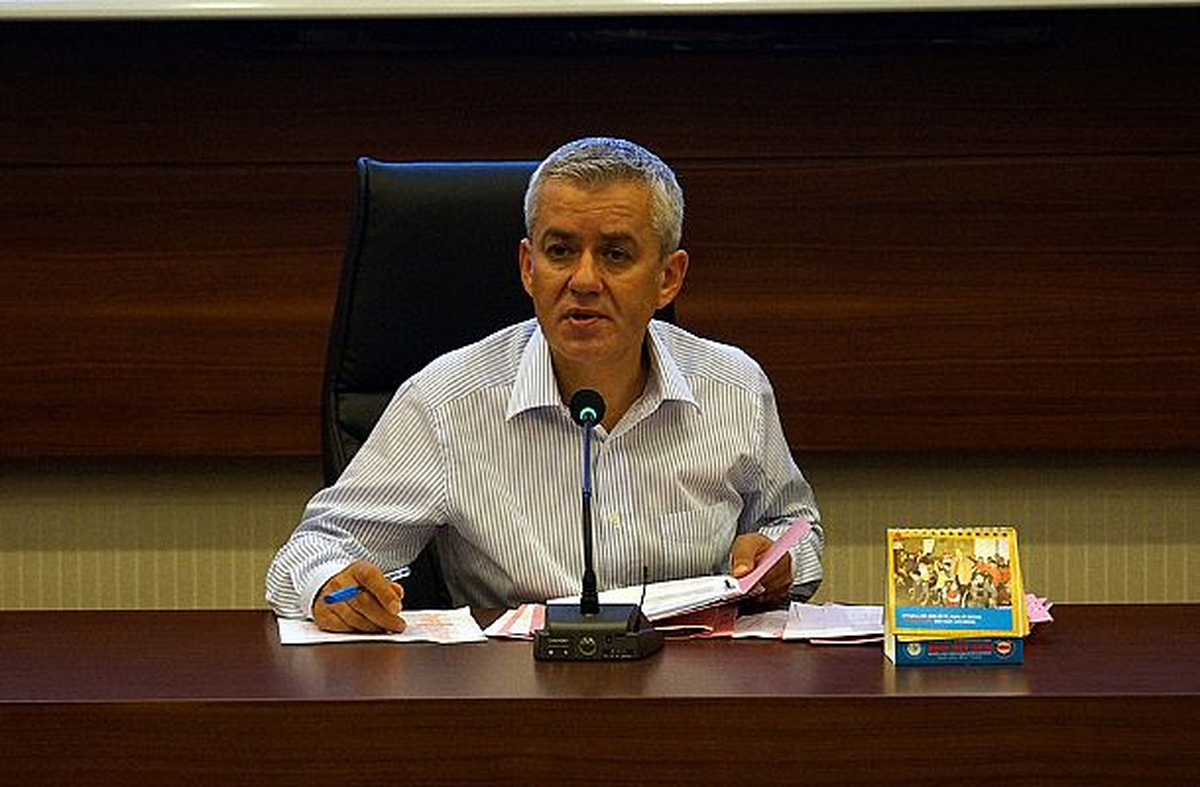 Körfez Belediye Meclisinde Yardım Yağdı