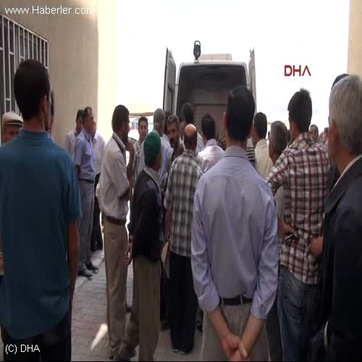 Korucu, Köy Meydanında İntihar Etti