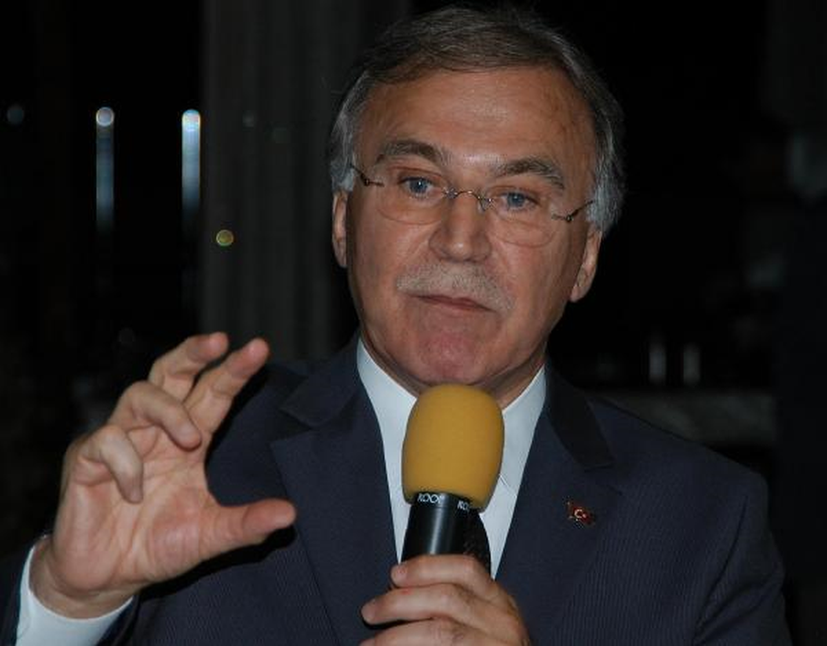 Mehmet Ali Şahin\'den, Fatma Şahin\'e Övgü