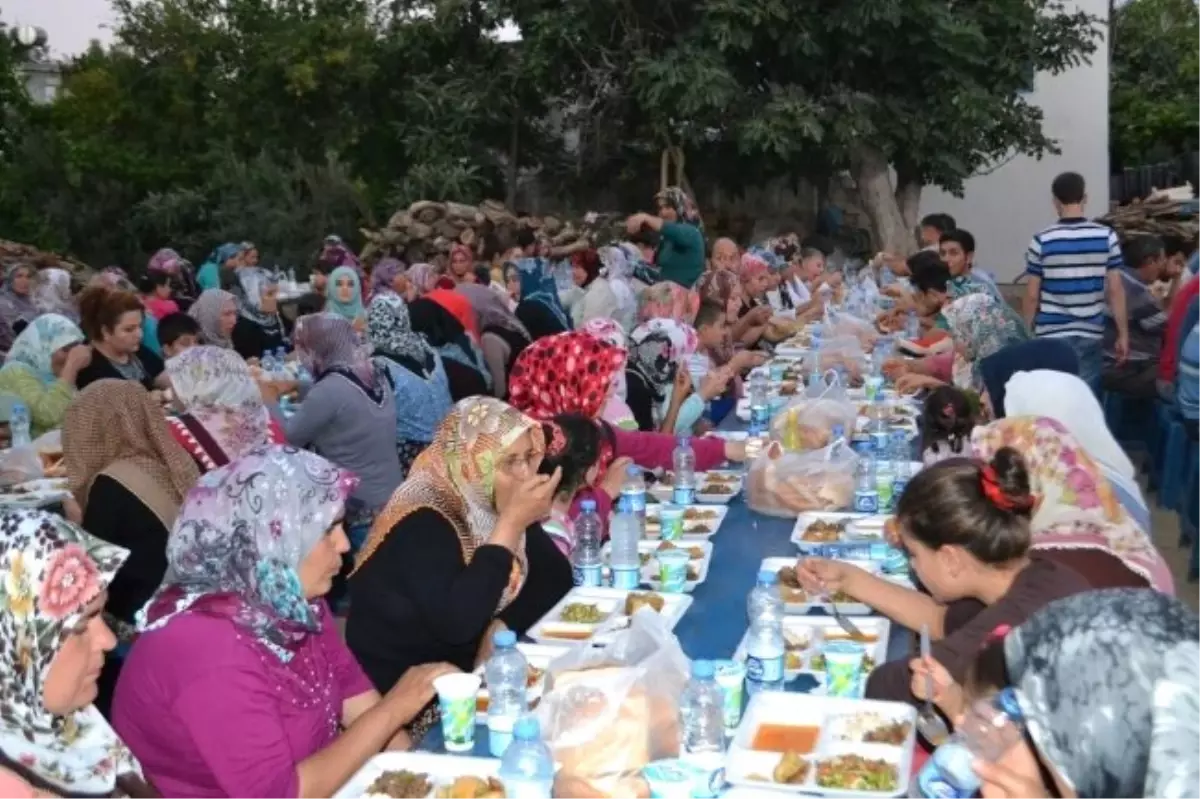 Örtülü Camisindeki İftara Yoğun Katılım