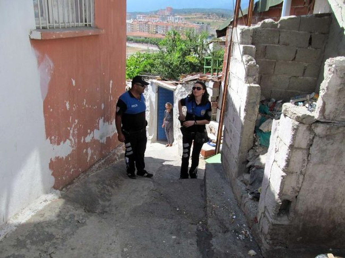 Polis Vatandaşın Kapısını Bu Kez Yardım İçin Çaldı