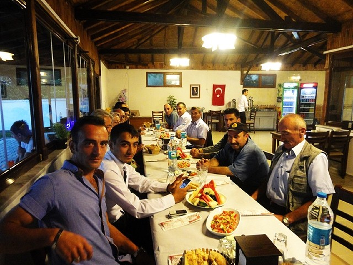 PTT Personeli İftar Yemeğinde Bir Araya Geldi