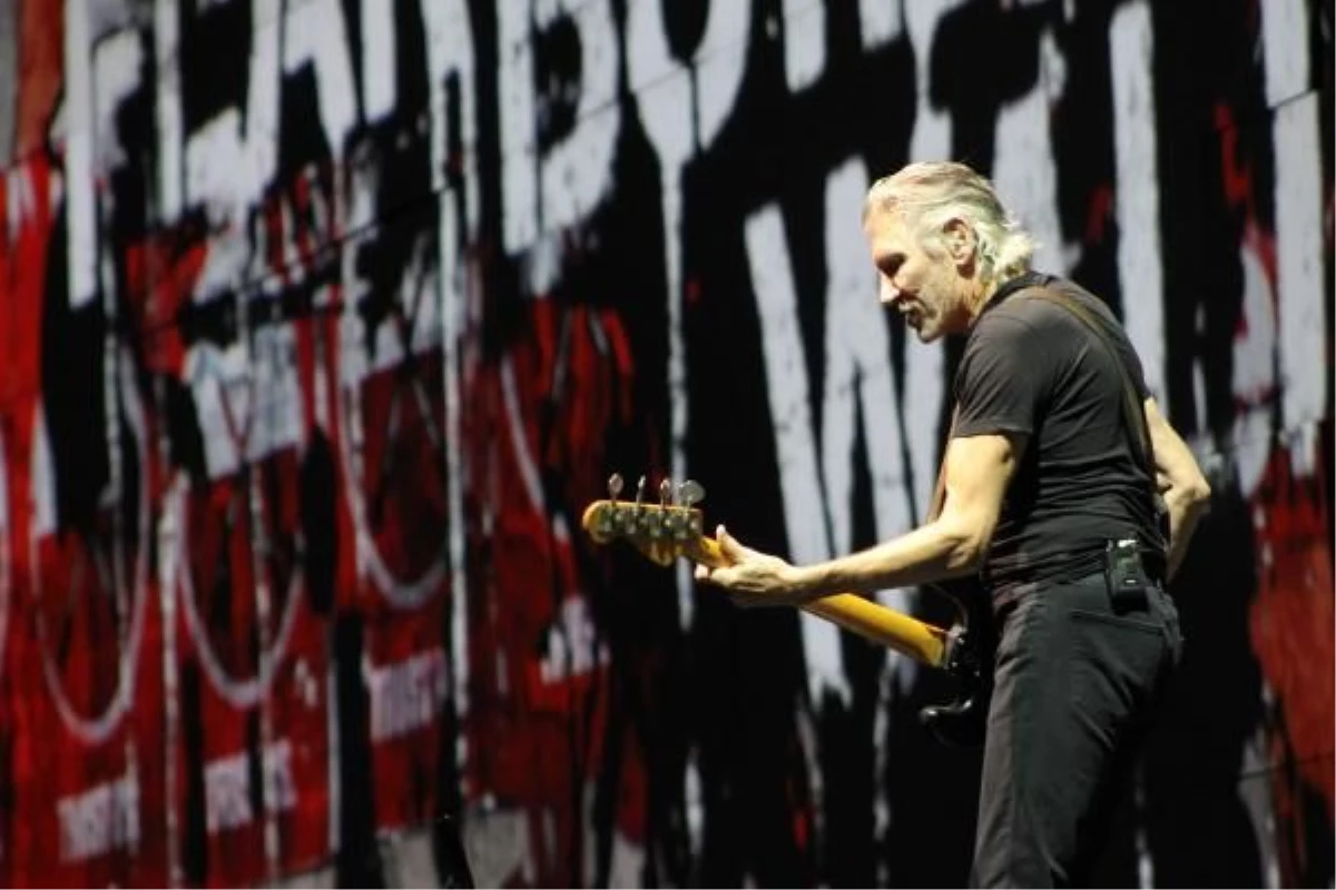 Pink Floyd\'un Krucusu Roger Waters İstanbul\'da Konser Verdi