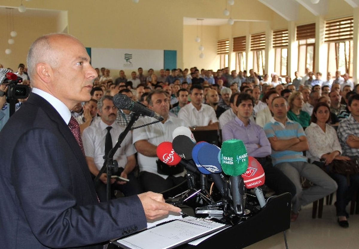 Rteü\'de İlan Krizi İstifa Getirdi