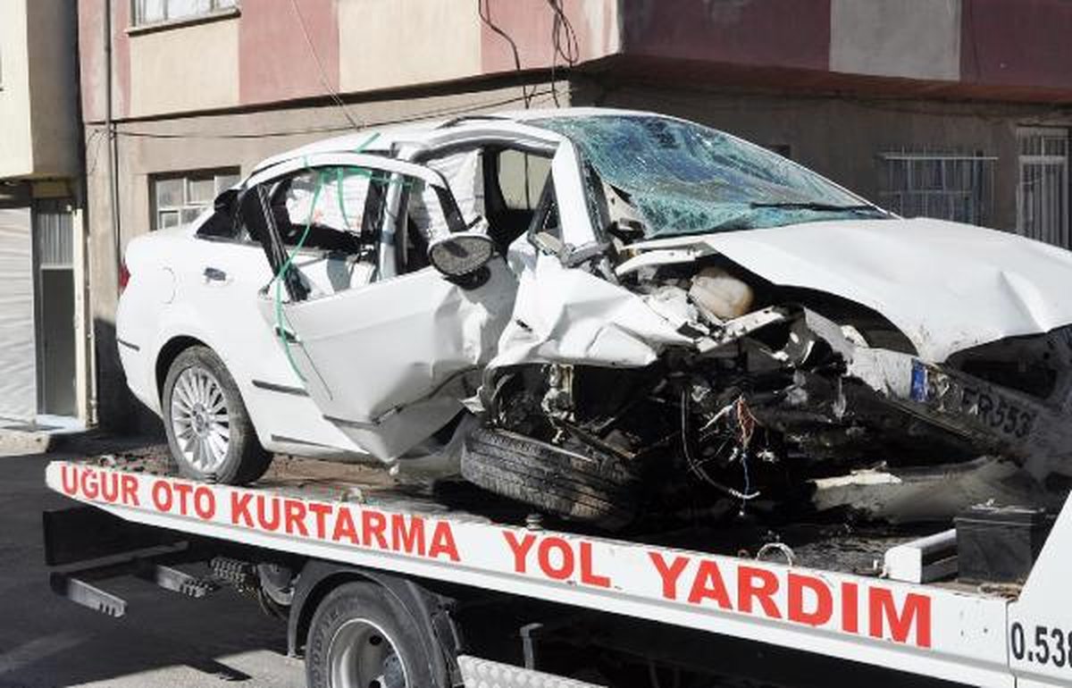 Sandıklı\'da Kaza 1 Ölü, 3 Yaralı