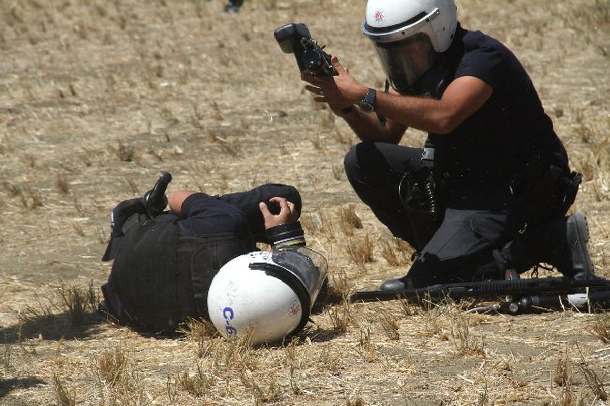 Silivri\'de Yaralanan Polisin Yardımına Arkadaşları Koştu