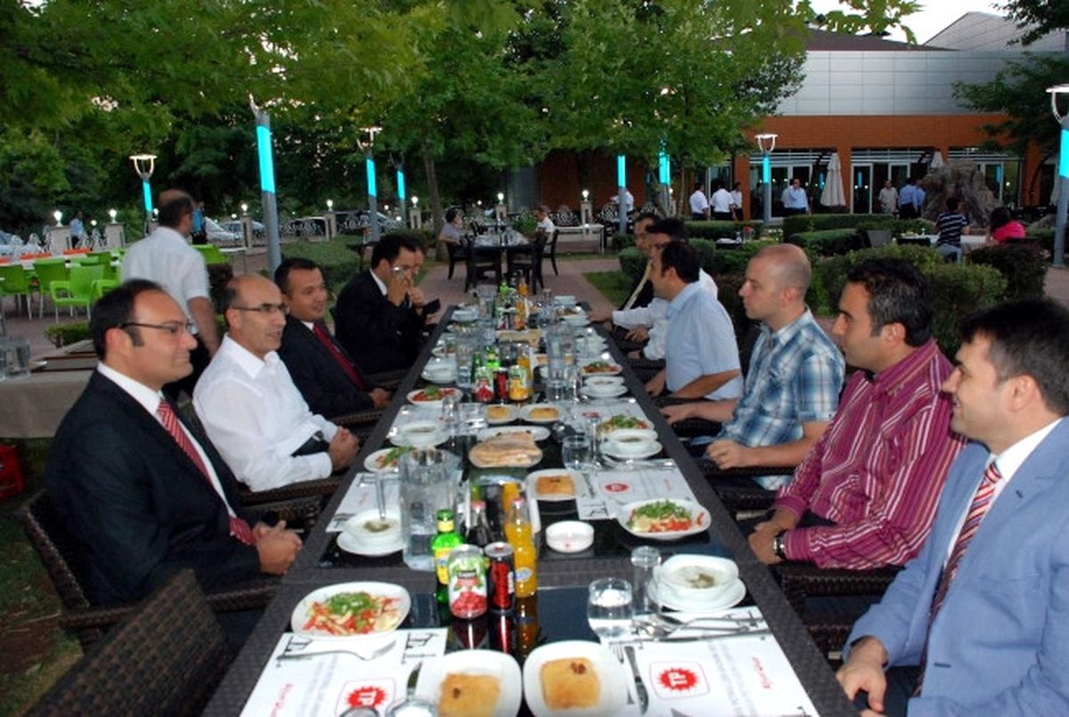 Vali, Kaymakamlarla İftar Yaptı