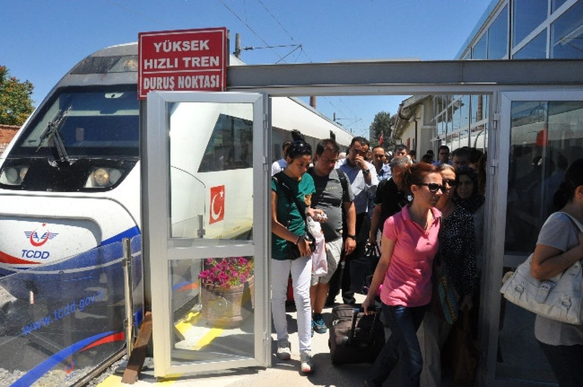 Yht Tren Biletleri de Tükendi