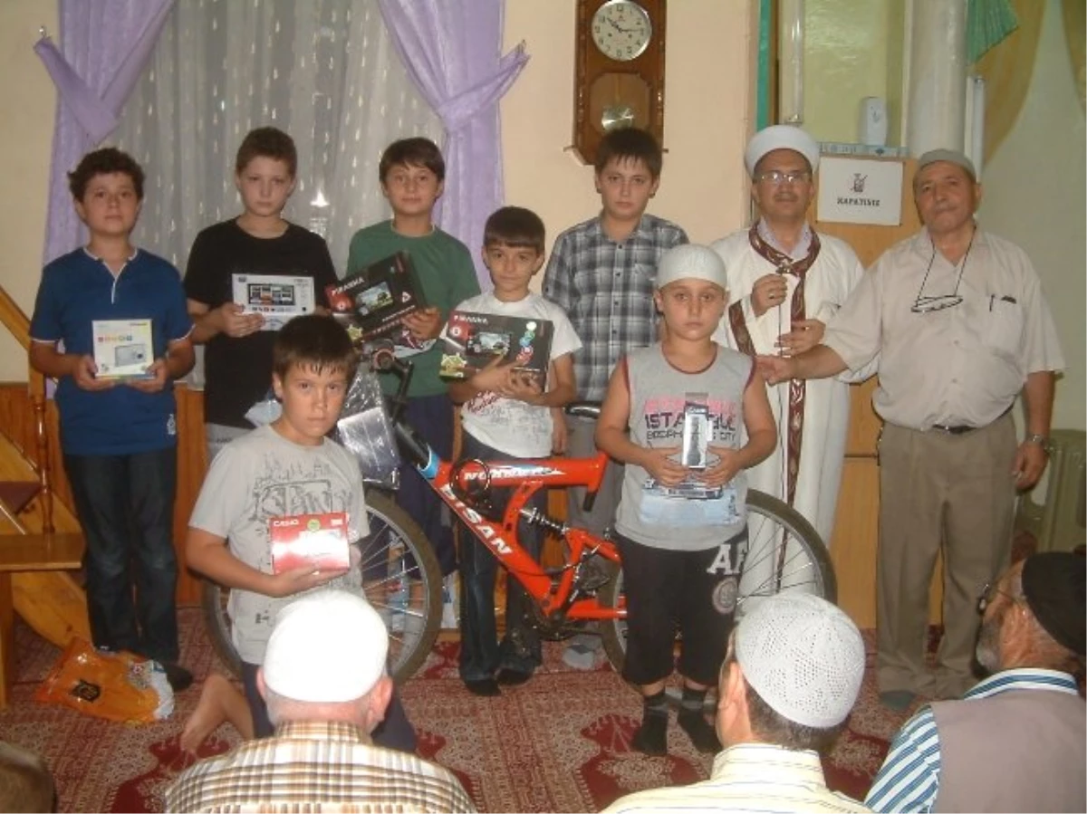 Balıkesir\'de 5 Vakit Camiye Gelen Çocuklara Ödül Verildi.