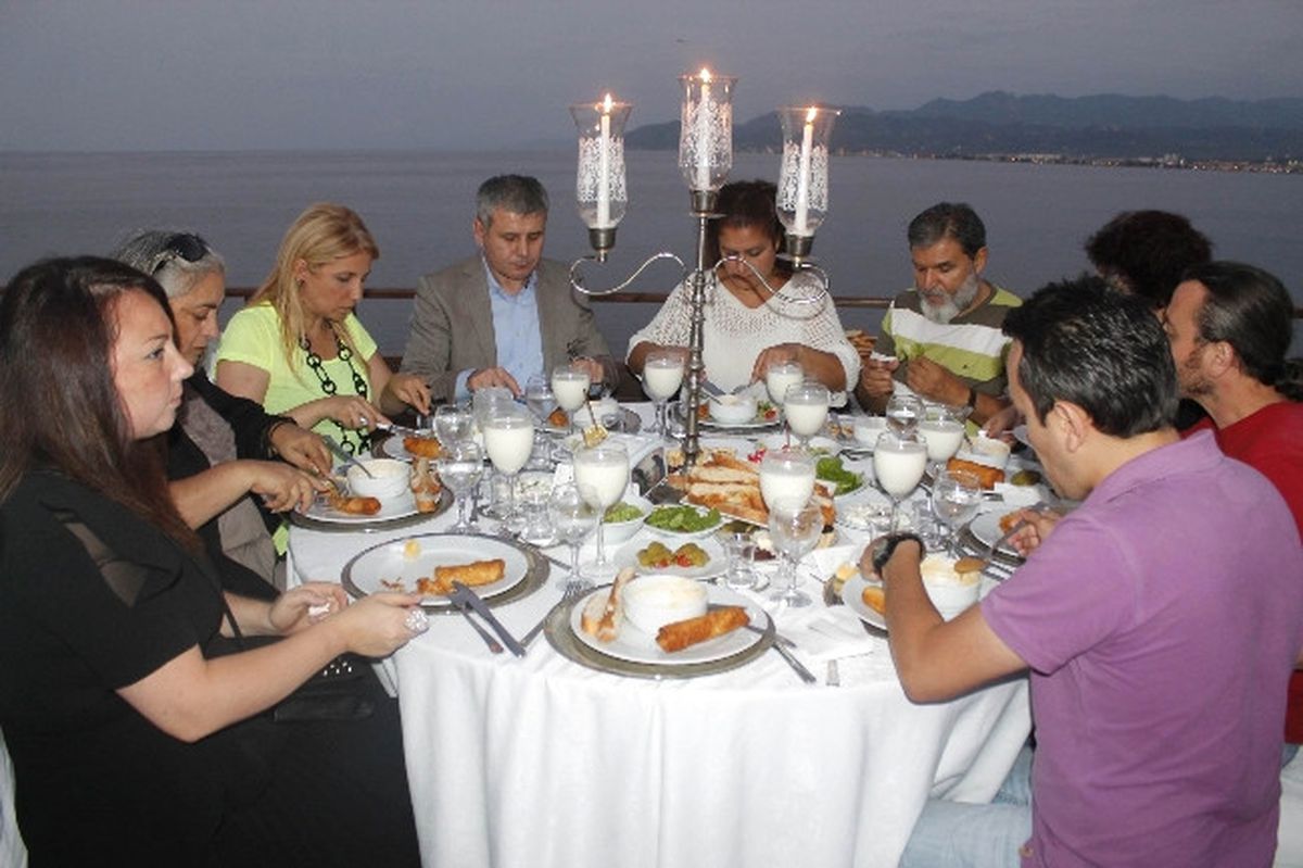 Ak Parti, Basın Mensuplarıyla İftarda Bir Araya Geldi