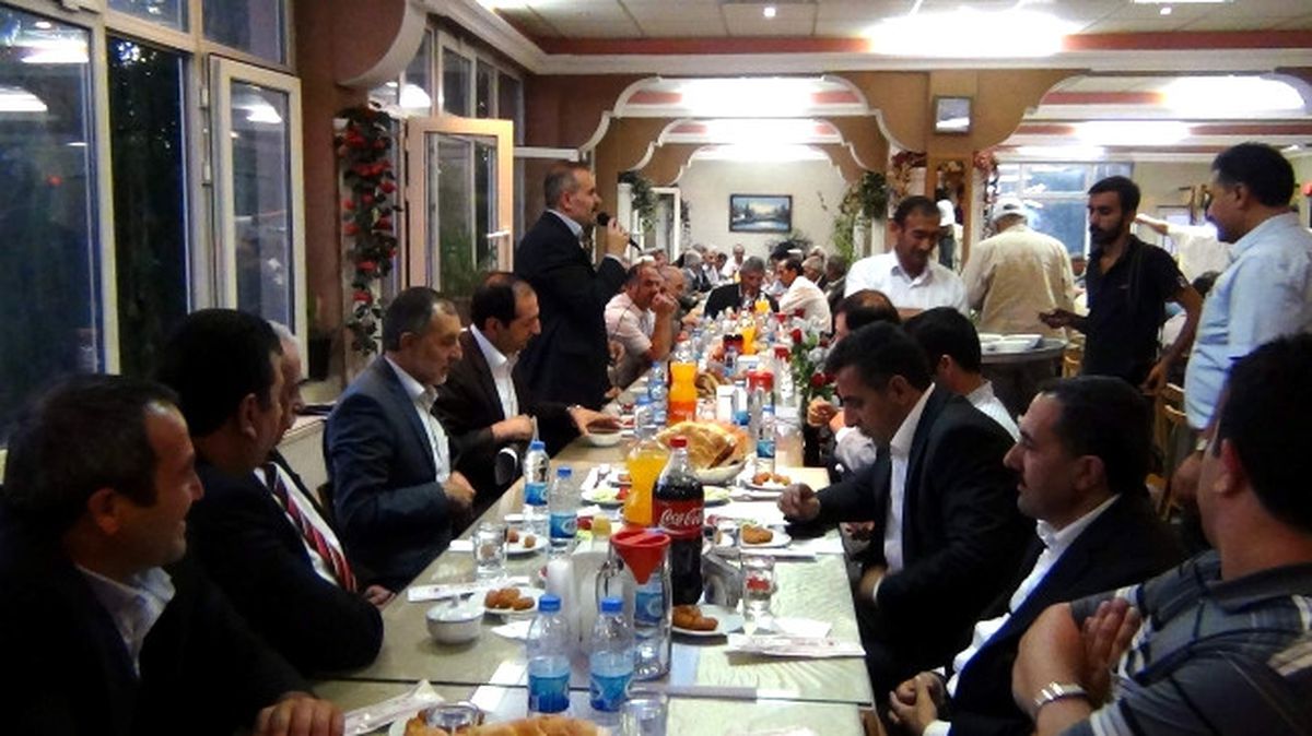 AK Parti Van Milletvekilleri Çiftci ile Kayatürk Erciş\'te İftar Programına Katıldılar