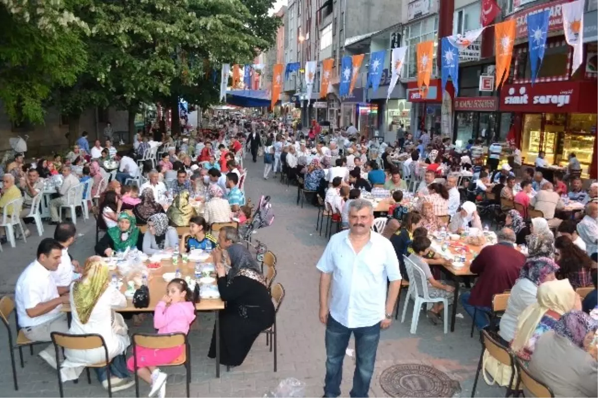 AK Partiden Görkemli Halk İftarı