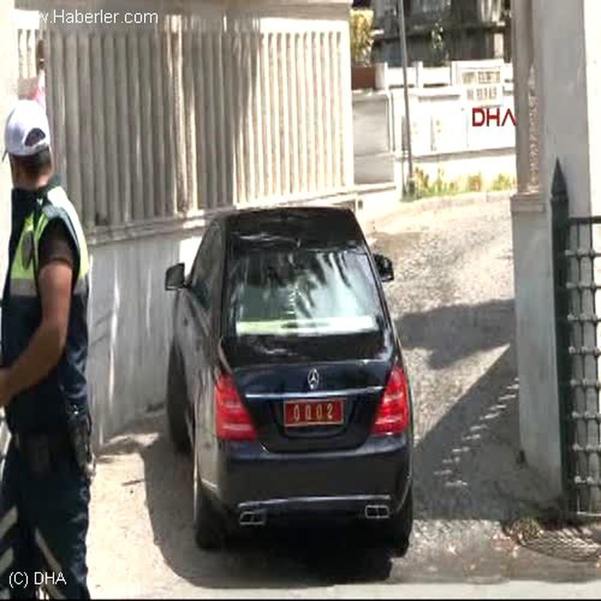 Başbakan\'dan Karcaahmet Mezarlığına Bayram Ziyareti