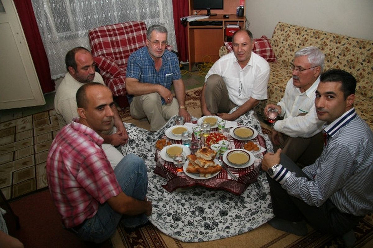 Başkan Aydın, Yer Sofrasında İftarını Açtı