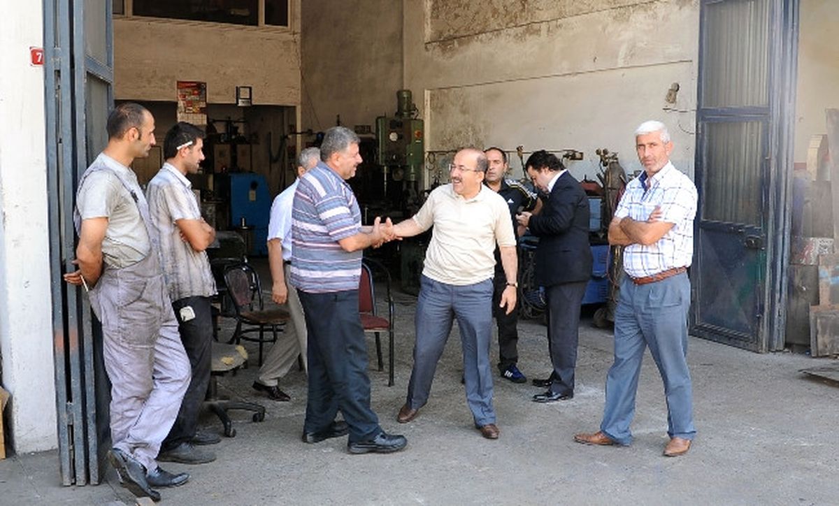 Başkan Gümrükçüoğlu İpekyolu ve Fatih Sanayi Sitesi Esnafının Bayramını Kutladı