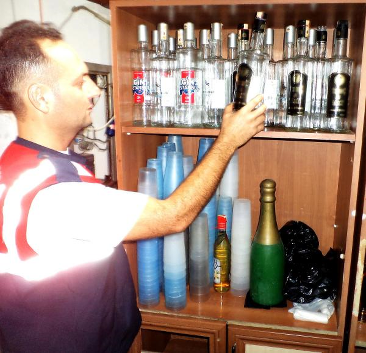 Bodrum\'da Otele Kaçak İçki Baskını