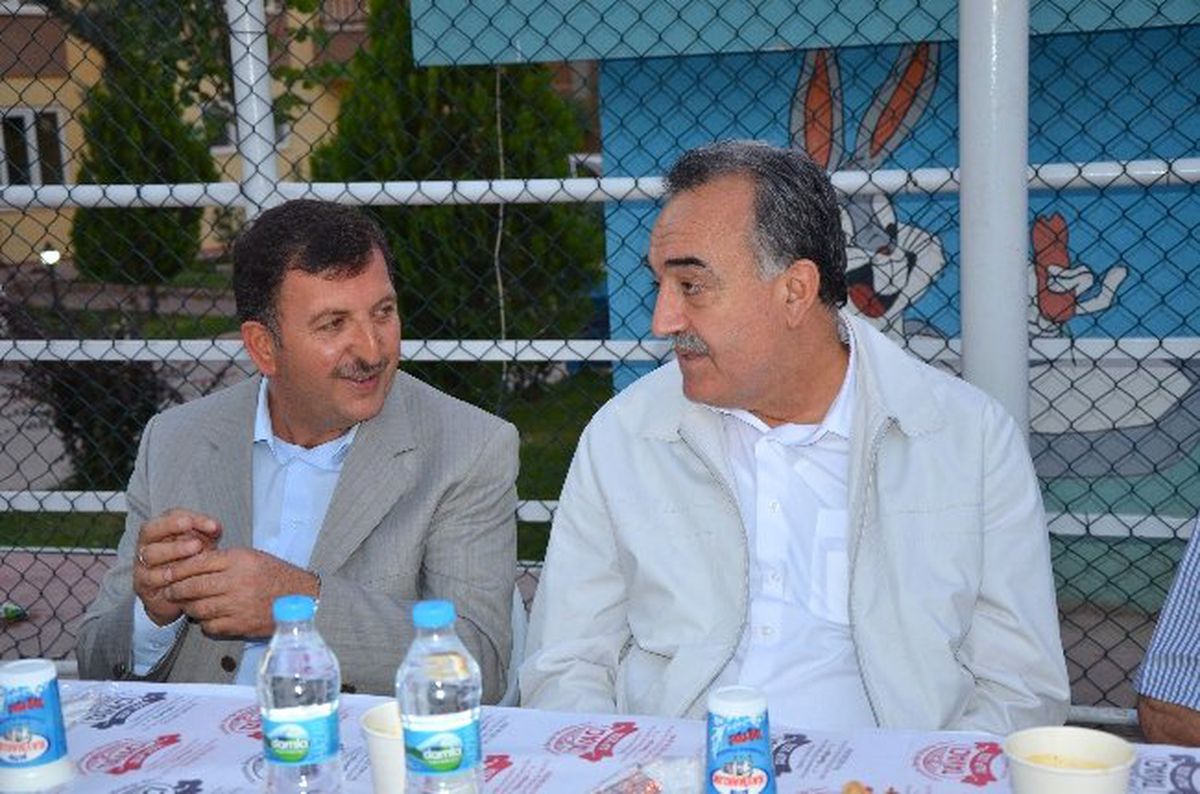 Bostanbaşı\'nda Vatandaşlara İftar Verildi