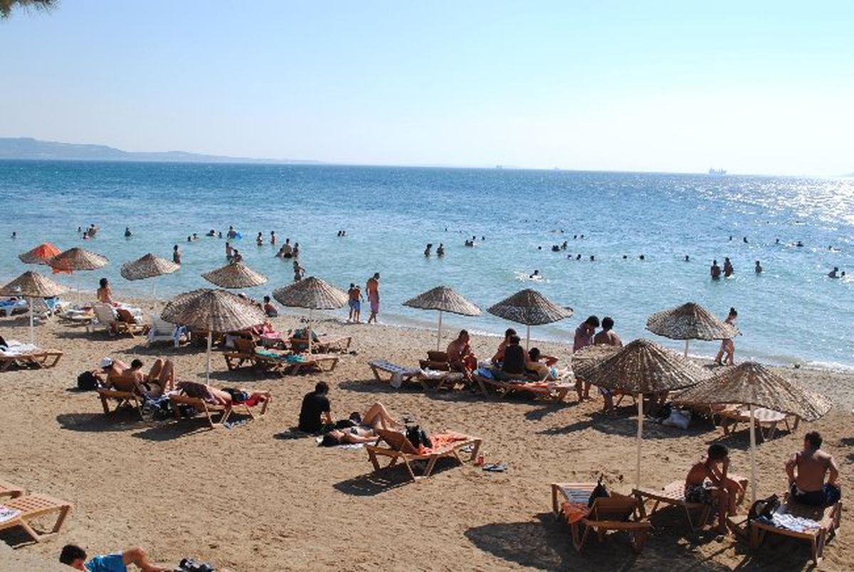 Bozcaada\'ya Tatilci Akını