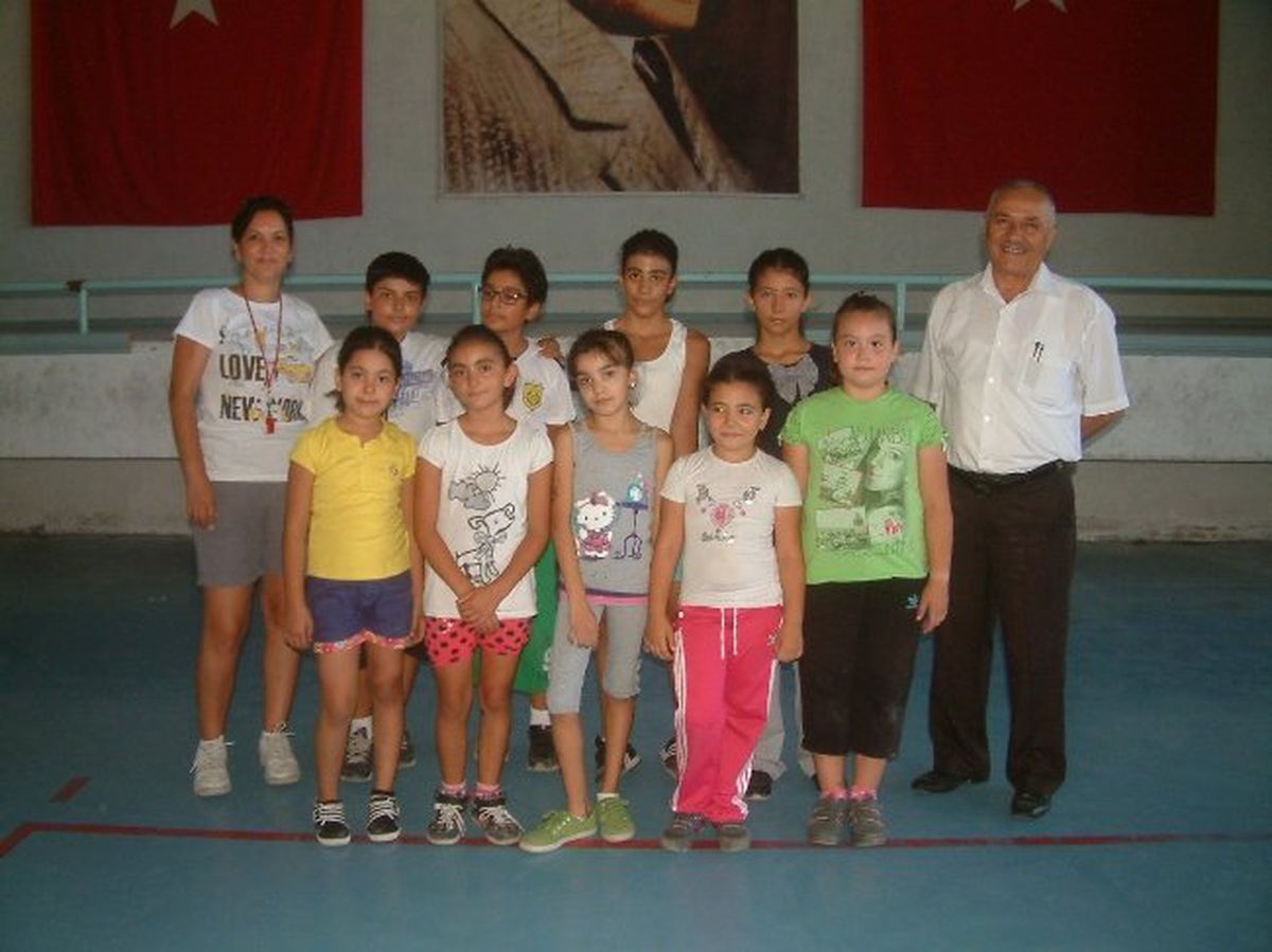 Burhaniye\'de Voleybol Kursu İlgi Gördü