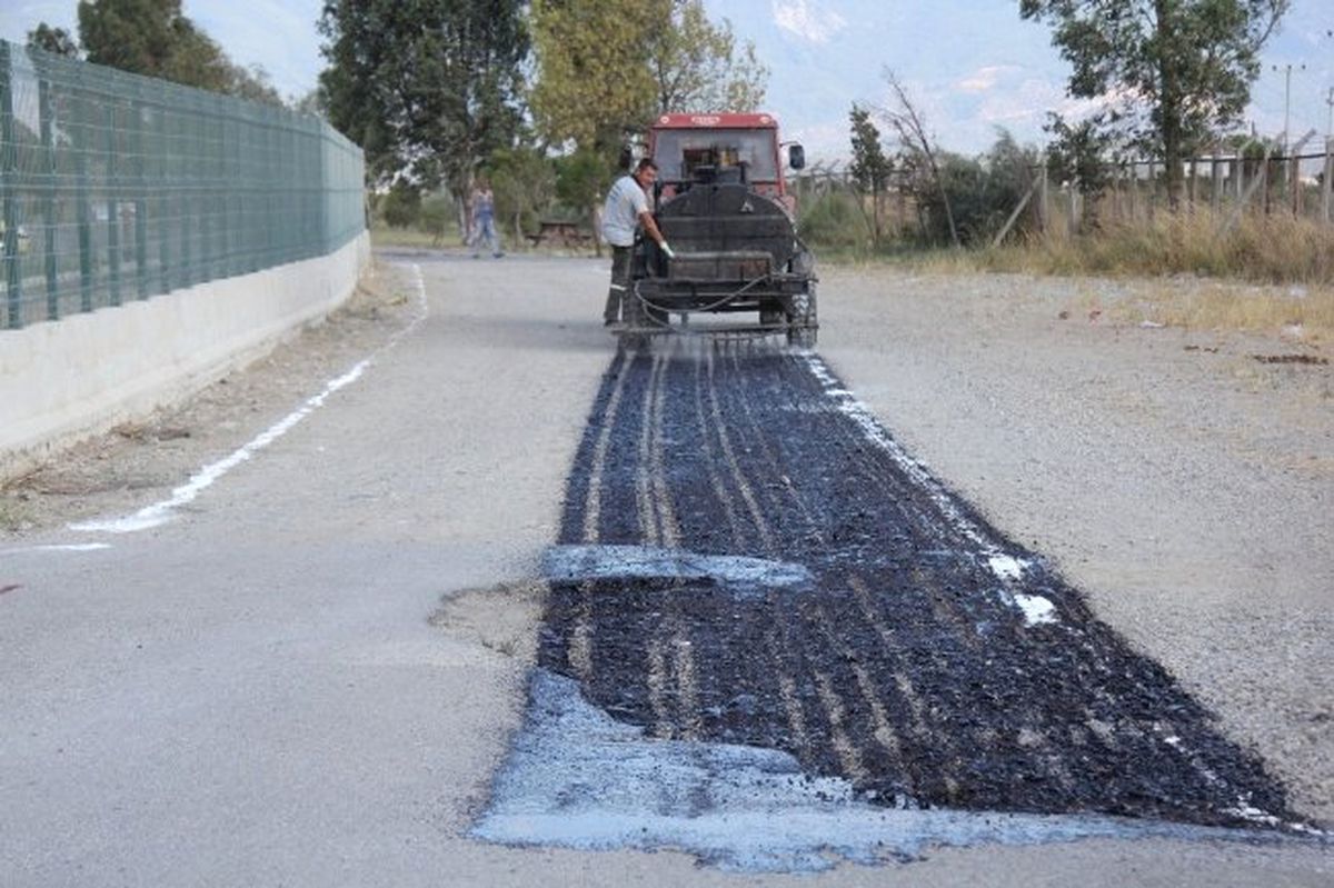 Burhaniye\'de Yollar Sıcak Asfalt ile Tanıştı