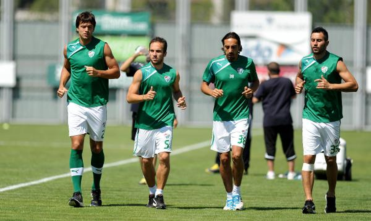 Bursaspor\'da Vojvodina Hazırlıkları Sürüyor