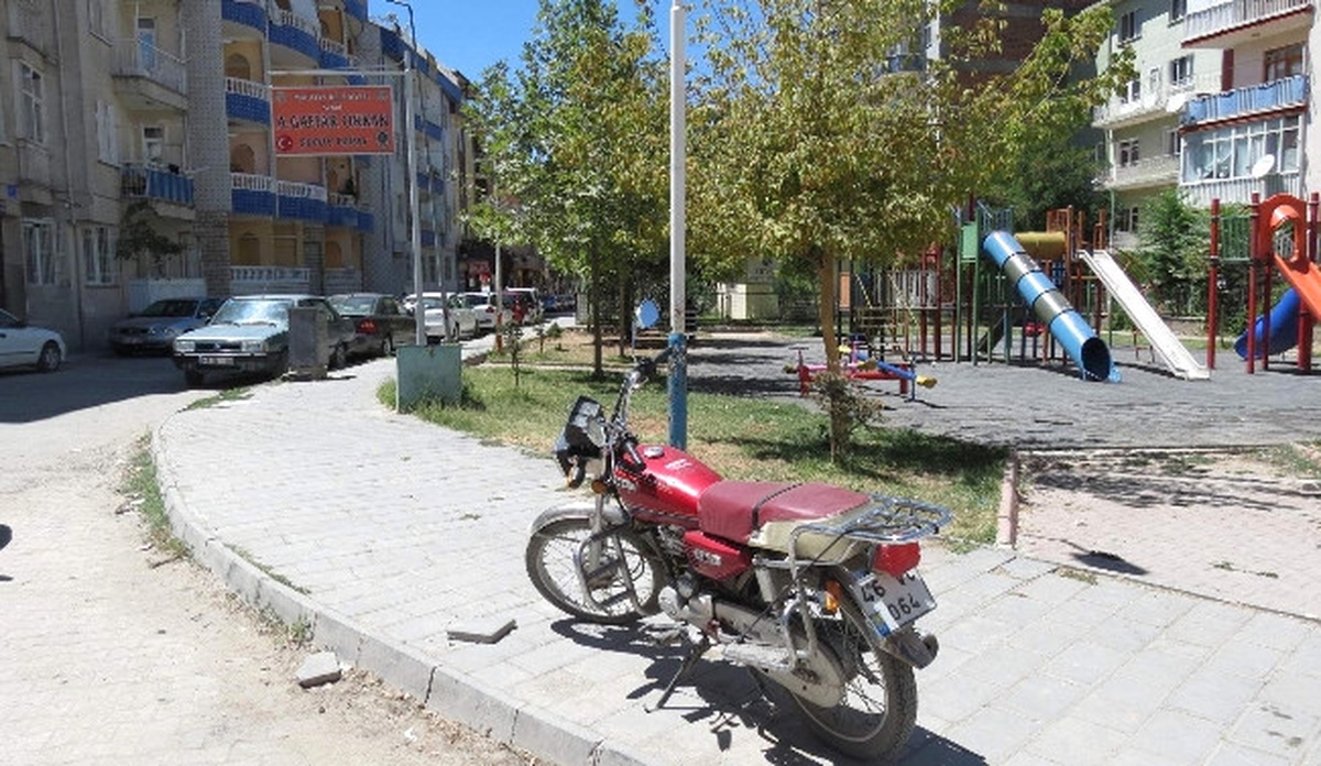 Çalınan Motosiklet Çocuk Parkında Bulundu