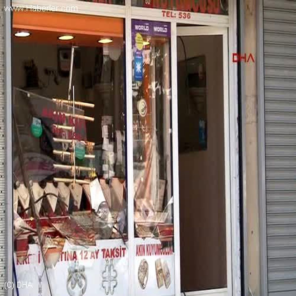 Hırsızlar Camı Kırıp 3 Kilo Altını Çaldılar