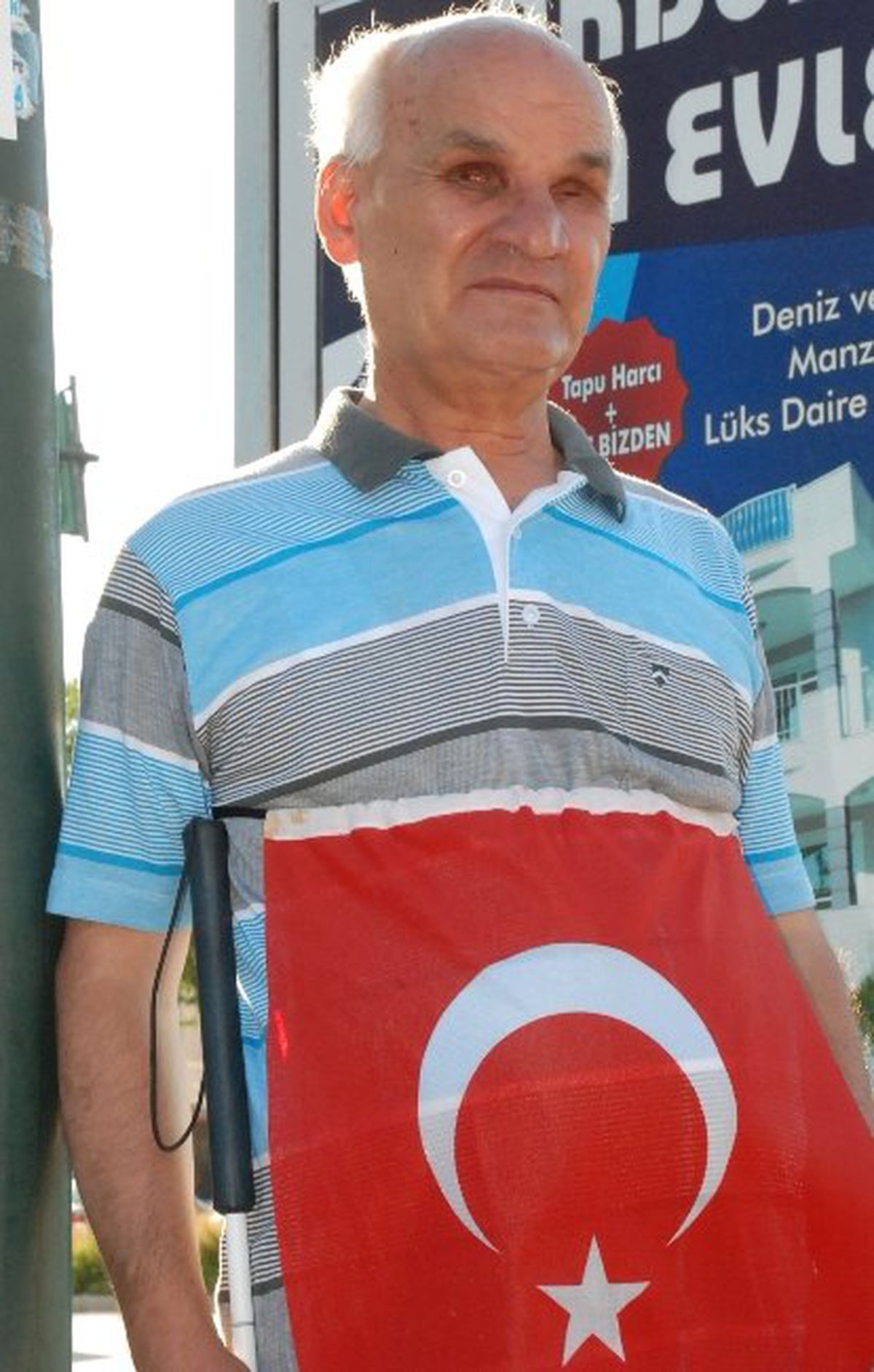 Didim\'de Ergenekon Kararlarına Tek Kişilik Protesto