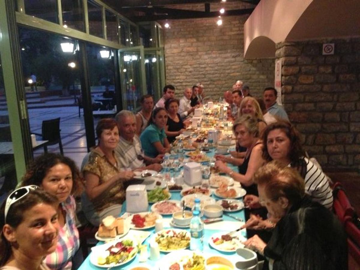 Didim\'de Yardımsevenlerle Huzur Evi Sakinleri İftarda Biraraya Geldi