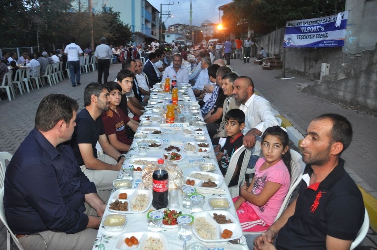 Dilovası Belediyesinden Dev İftar