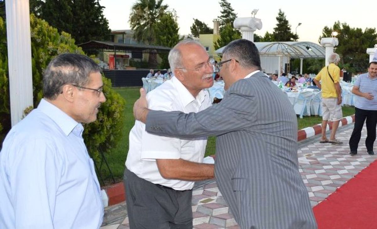 Edremit\'te İş Adamları İftarda Bir Araya Geldi