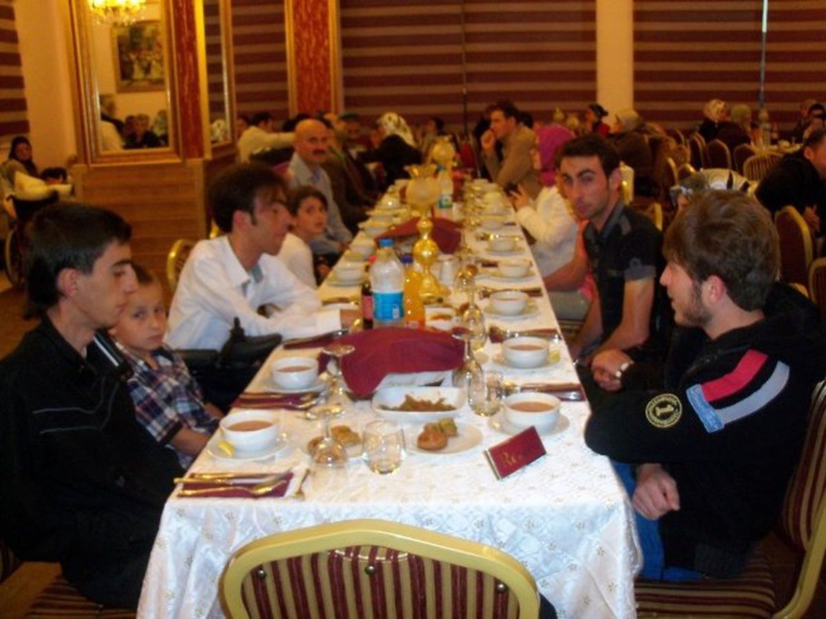 Engelli Çocuklar ve Aileleri İftar Yemeğinde Buluştu