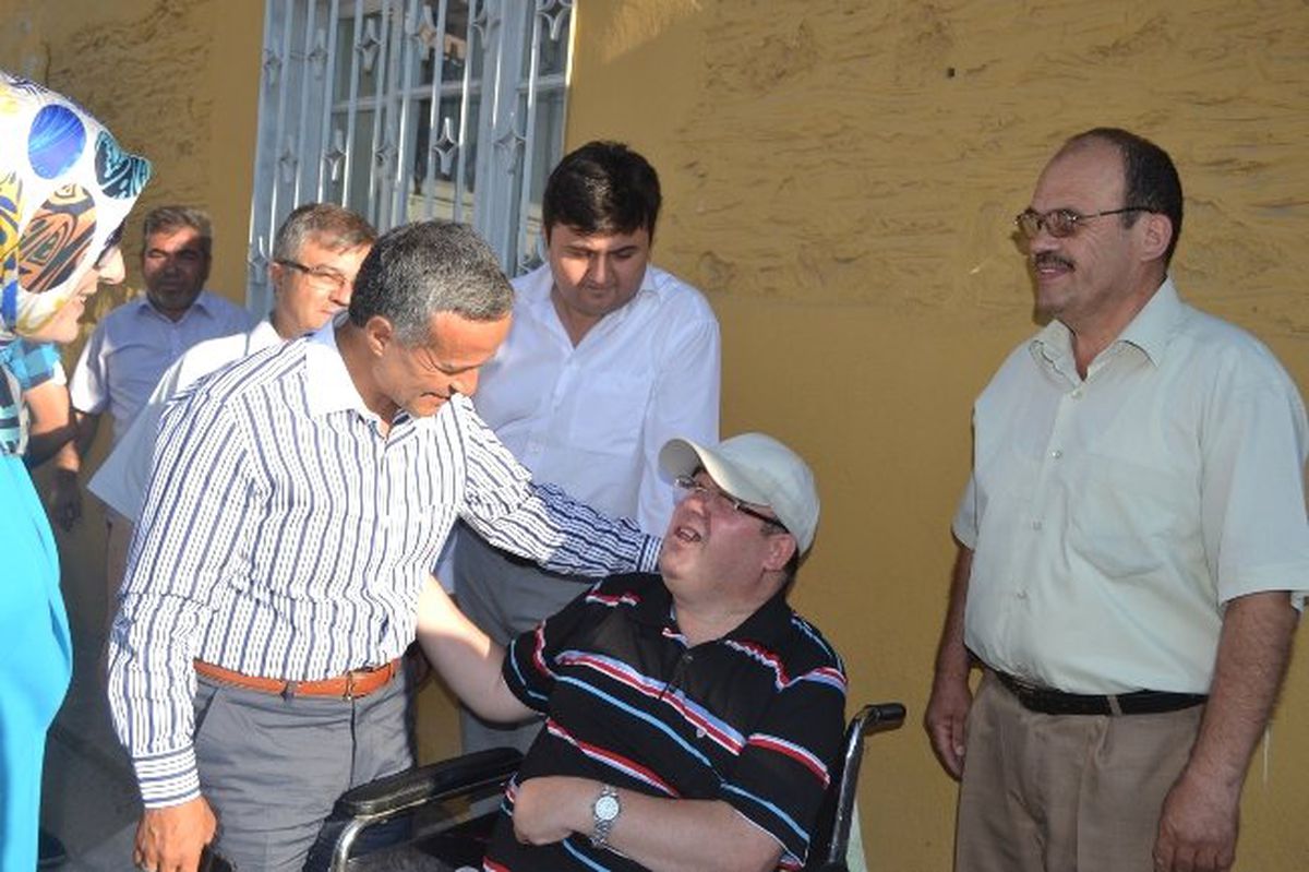 Engelli Şerif Sözer\'e Bayram Hediyesi Akülü Sandalye