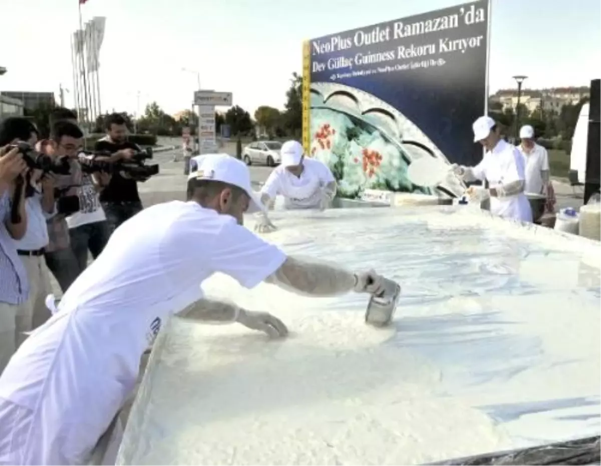 Dünya Rekoru İçin 3 Bin 500 Kişilik Güllaç Hazırlandı