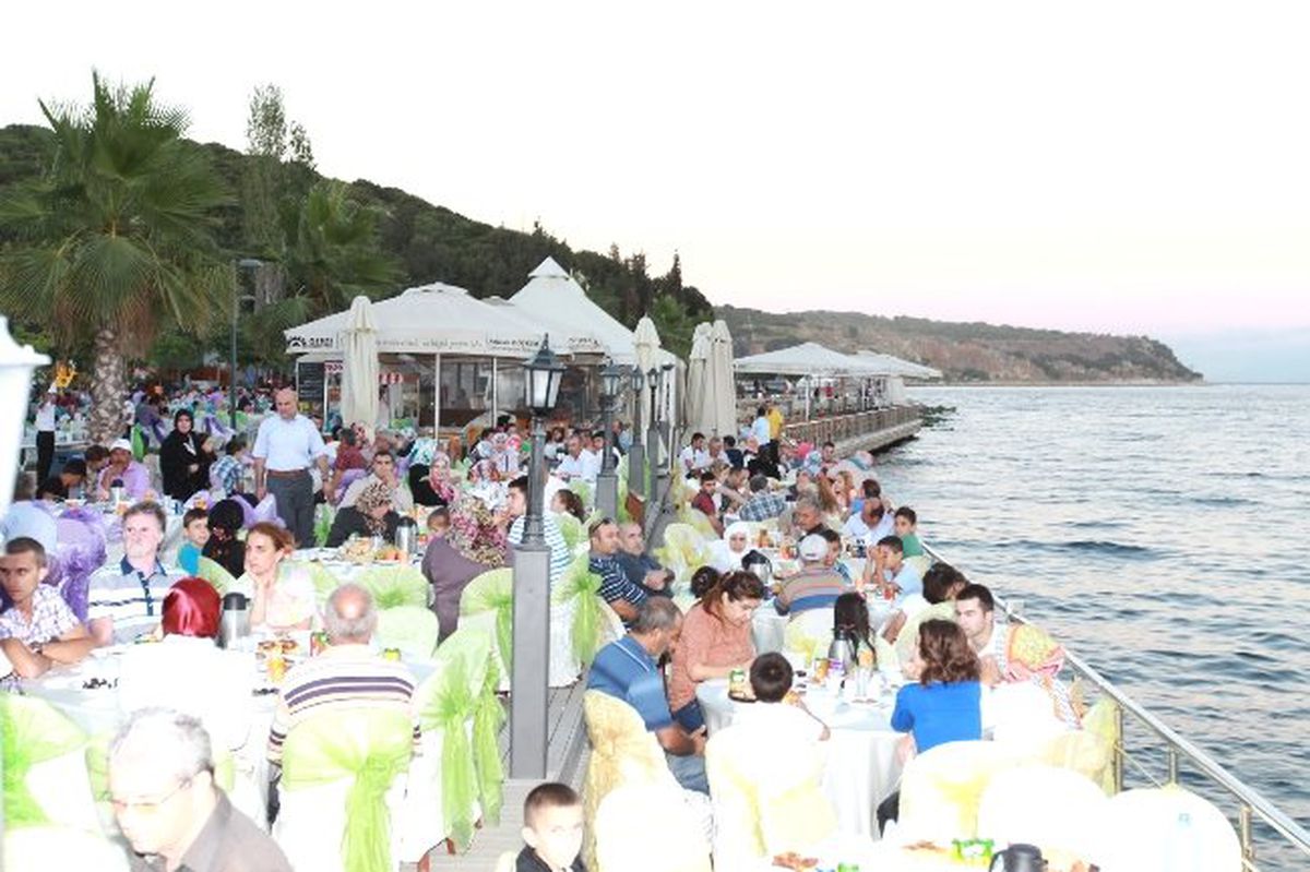Gebze Ailesi Birlikte İftar Yaptı