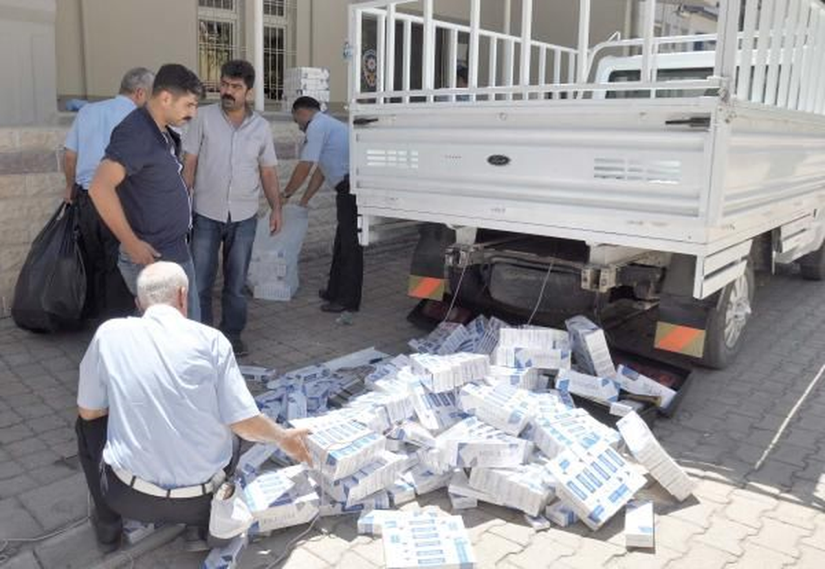 Gebze\'de Kaçak Sigara ve Korsan Yayın Operasyonu