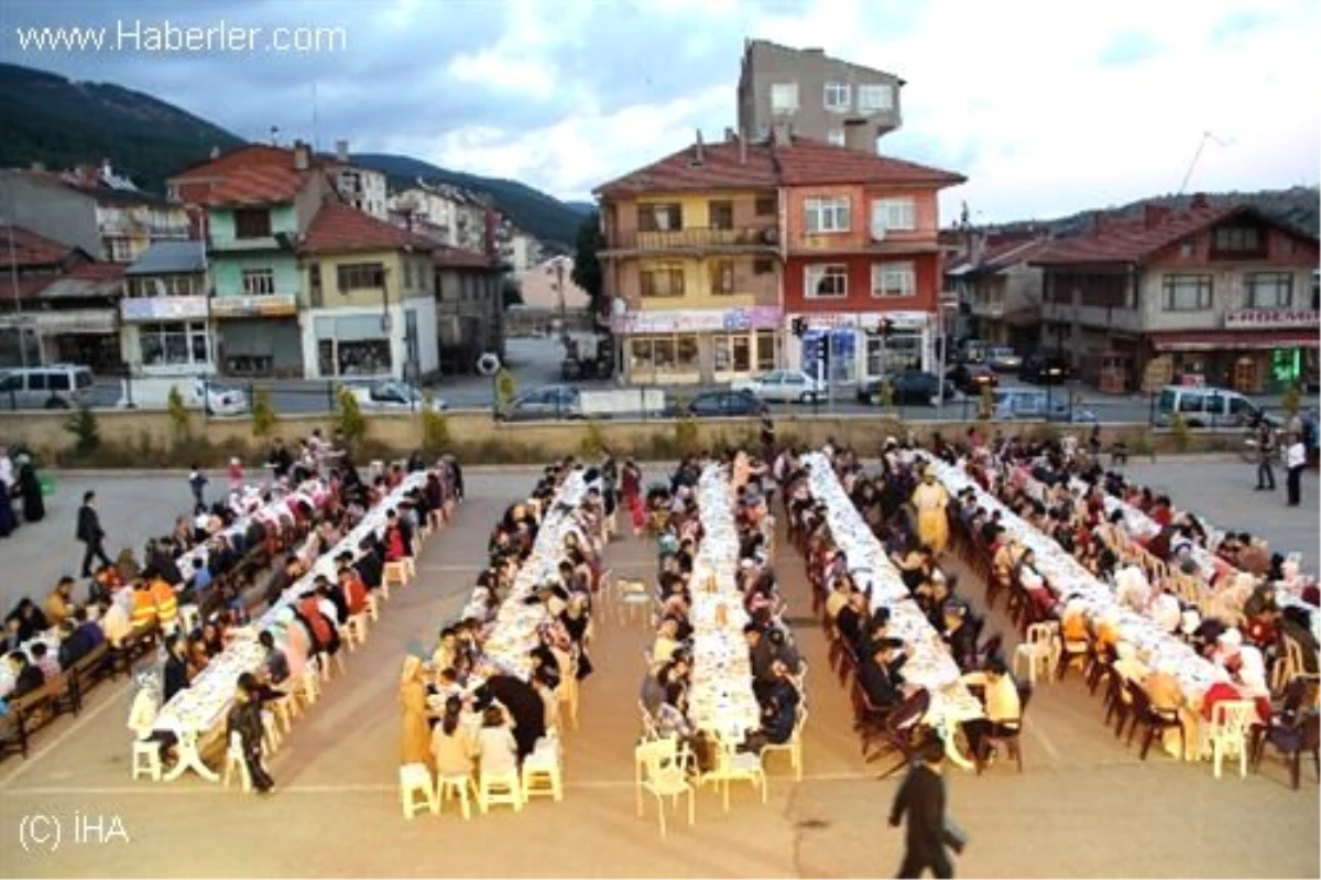 Gerede\'de Çocuklar İçin Üçüncü İftar Verildi