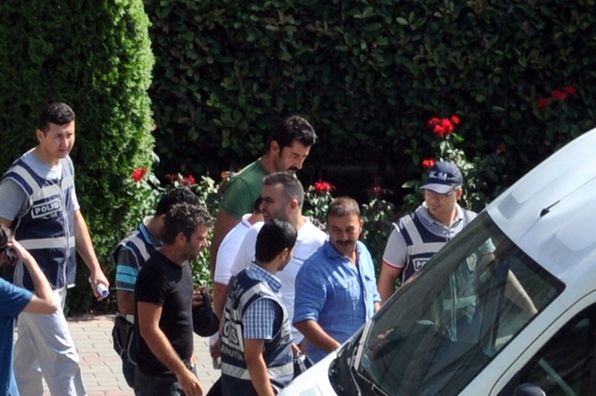 Gözaltındaki Ünlüler Emniyete Götürüldü