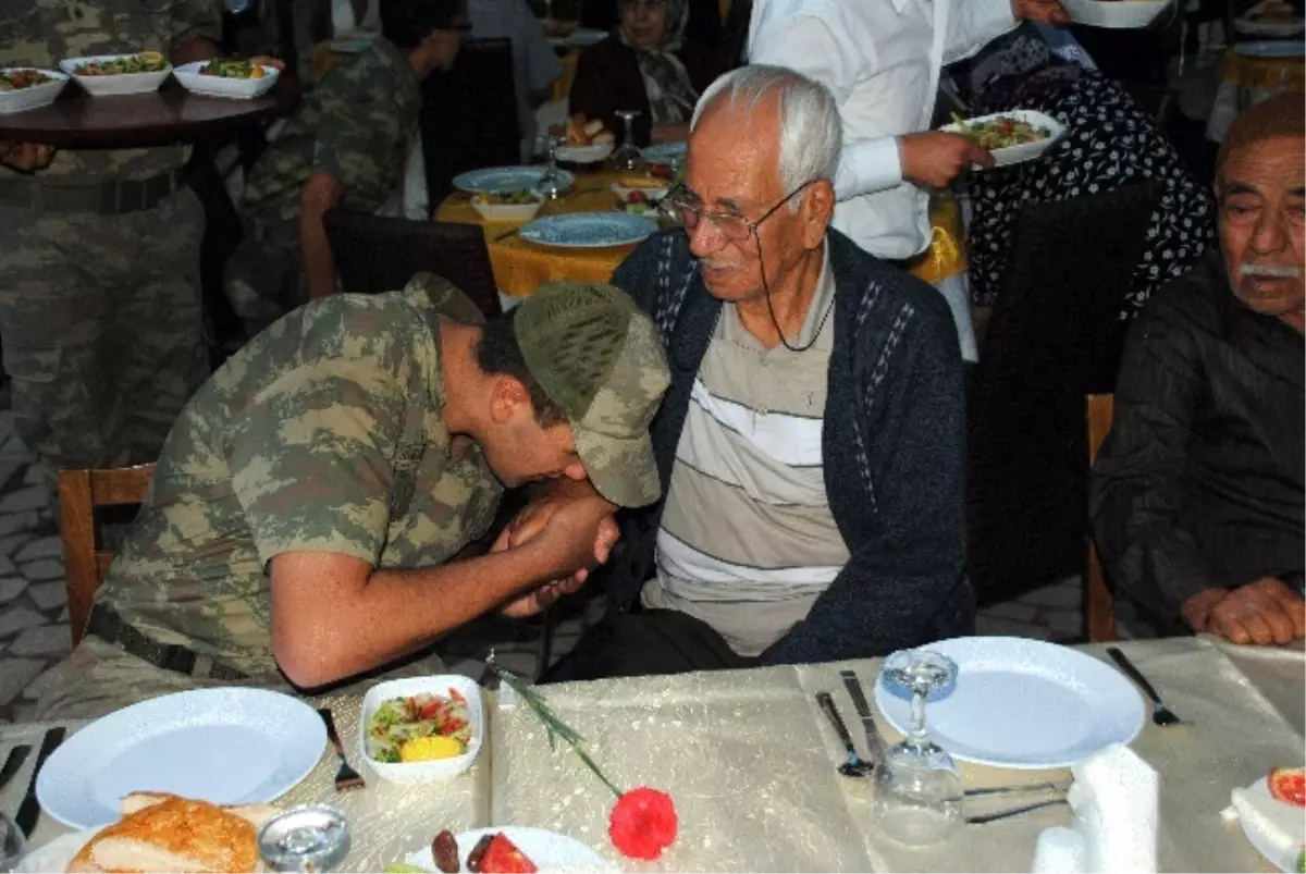İl Jandarma Konutanı Huzur Evi Sakinleri ile İftarda Buluştu