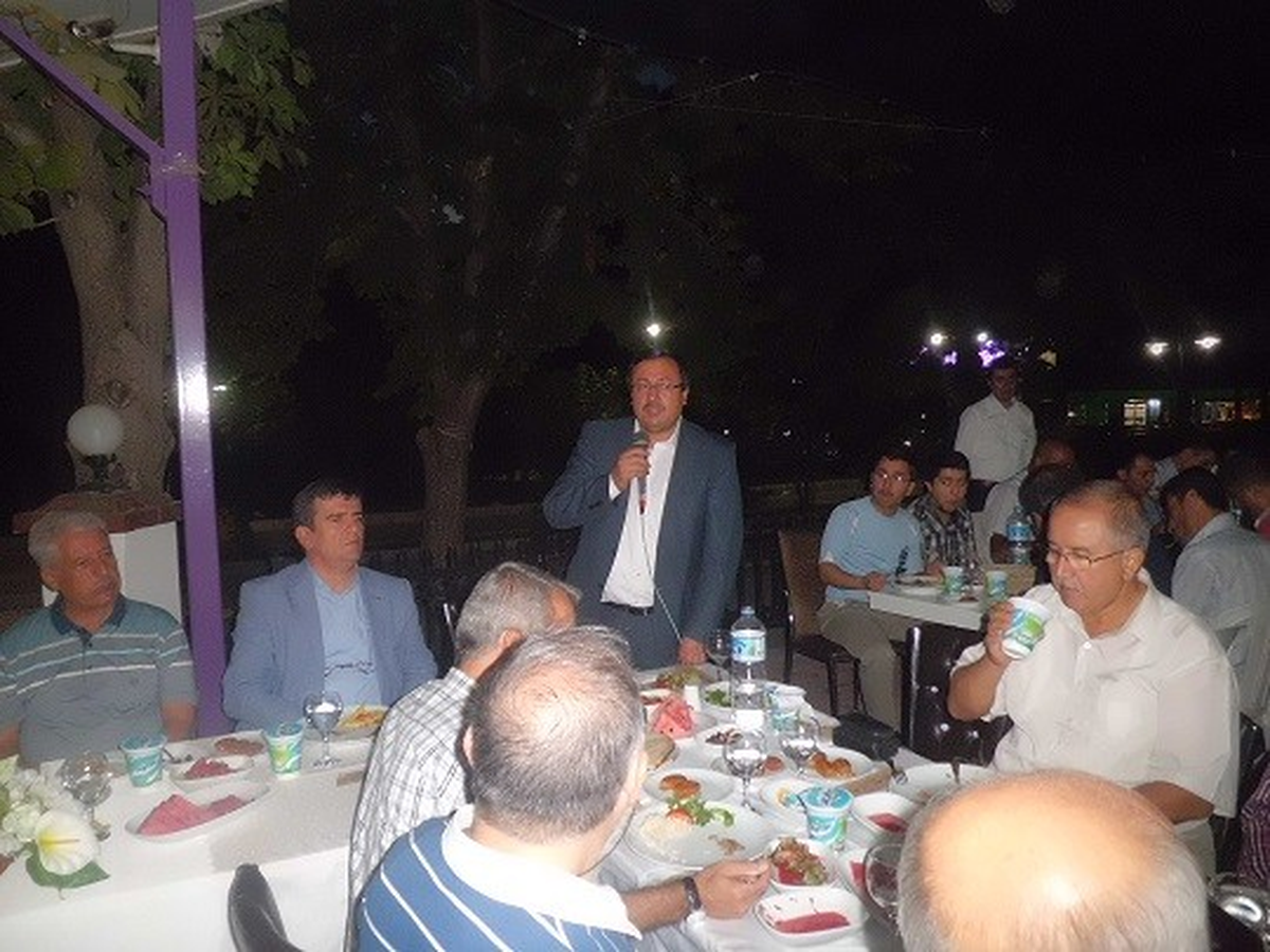 İmam Hatip Mezunları İftar Yemeğinde Bir Araya Geldi