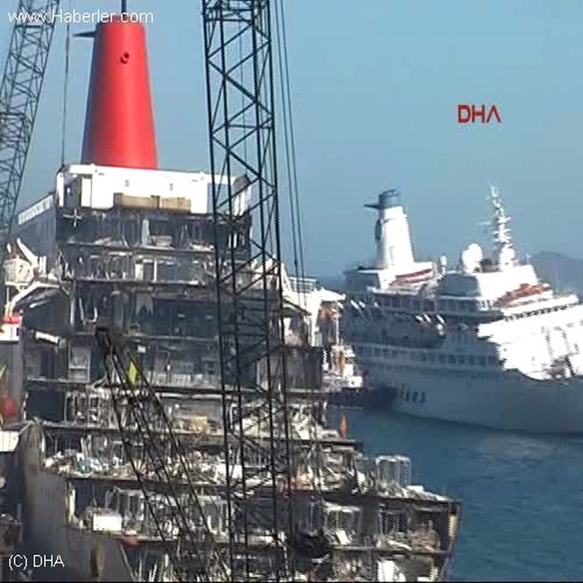 İzmir Aşk Gemisi Söküm İçin Aliağa\' Da