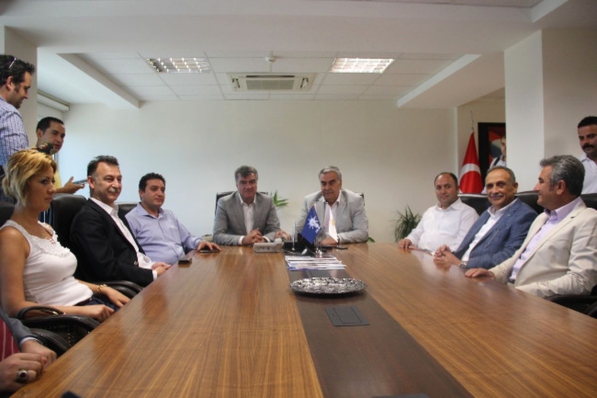 İzmir\'de Chp-Ak Parti Bayramlaşması