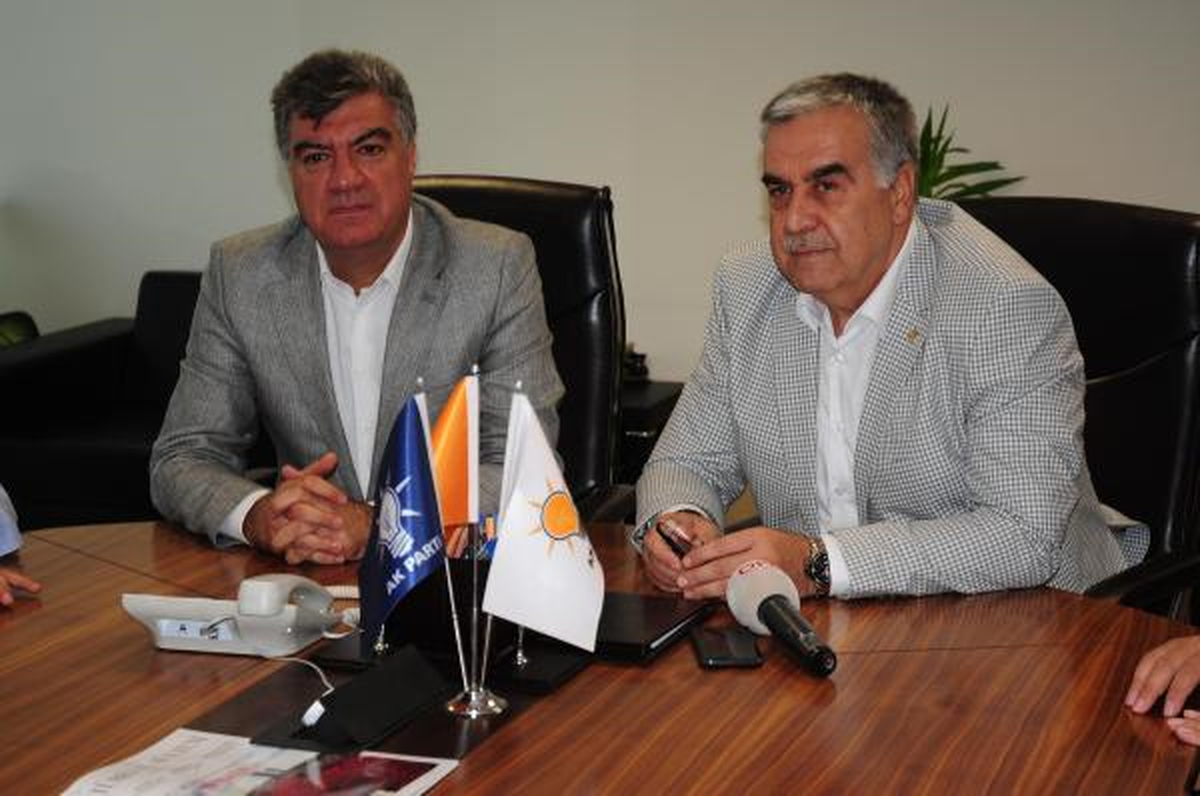 İzmir\'de CHP\'den AK Parti\'ye Bayram Ziyareti