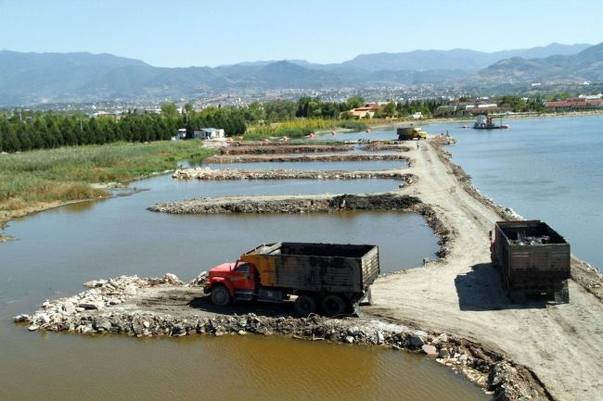 İzmit Körfezi\'nden 600 Bin Ton Çamur Toplandı