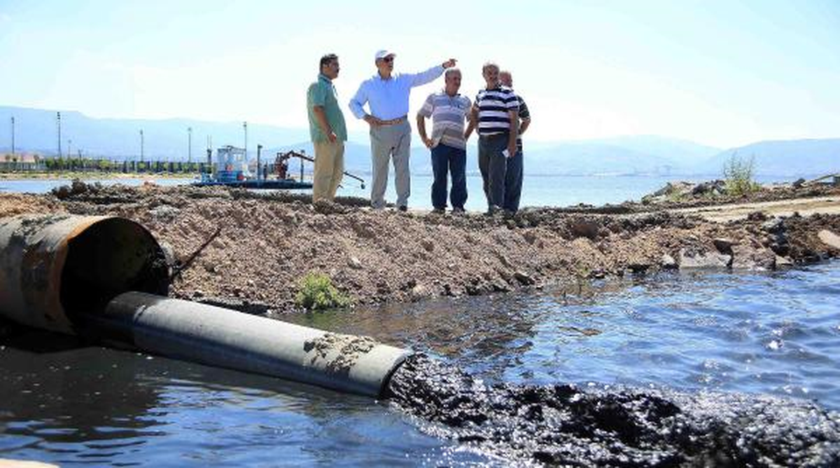 İzmit Körfezi\'nden 600 Bin Ton Çamur Toplandı