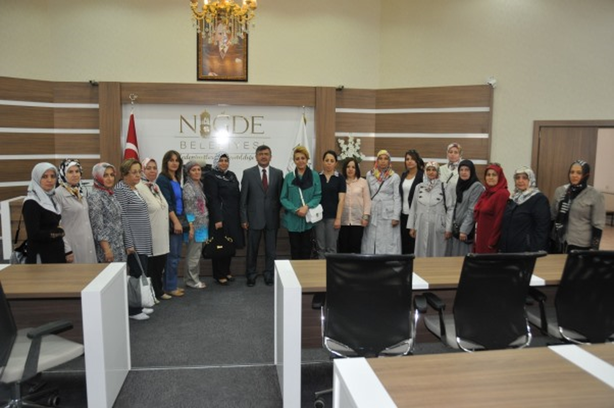 Kastamonu Kadın Kollarından Niğde Belediye Başkanı Akdoğan\'a Ziyaret