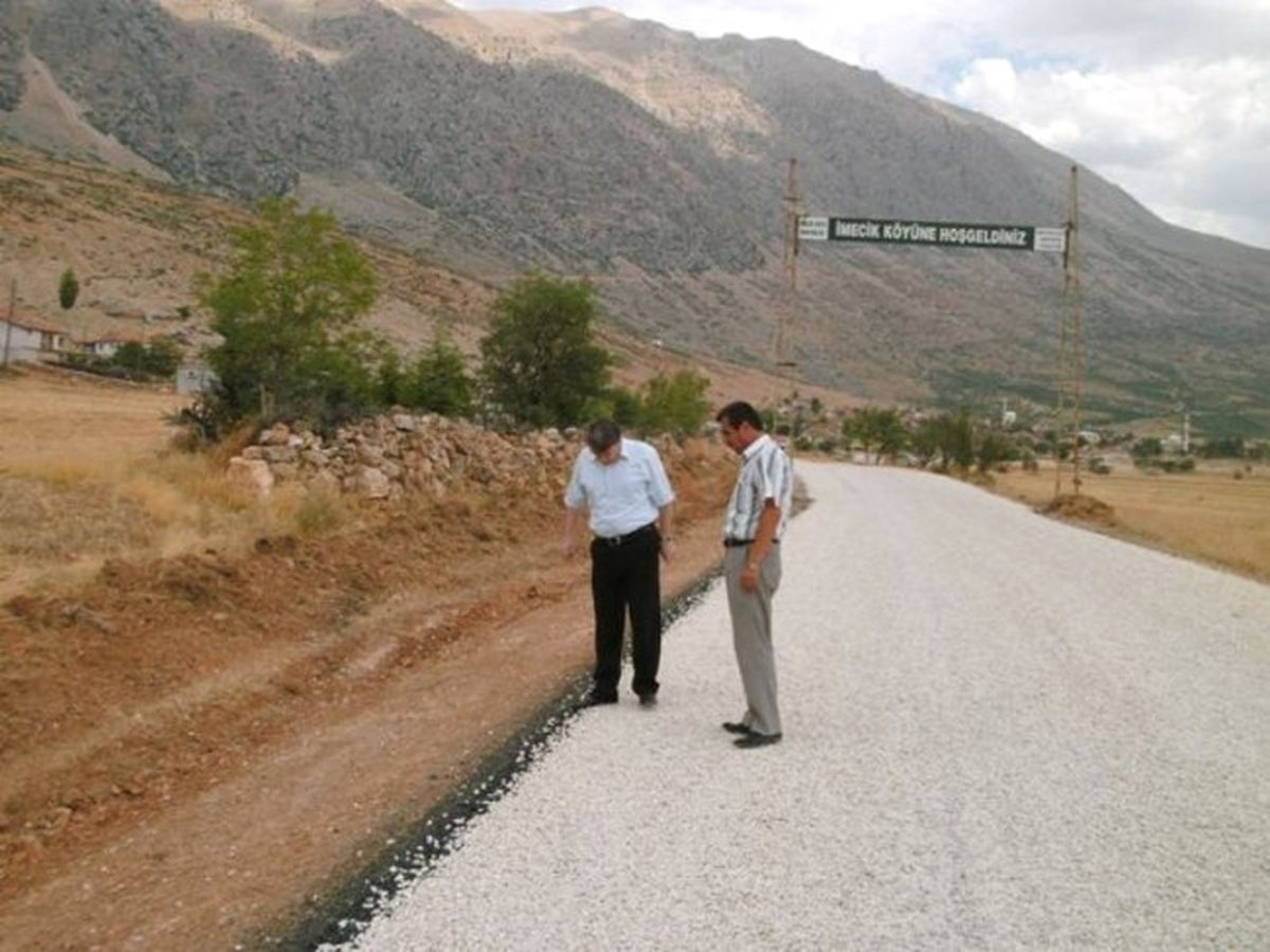 Kaymakam Karahan Asfalt Çalışmalarını İnceledi
