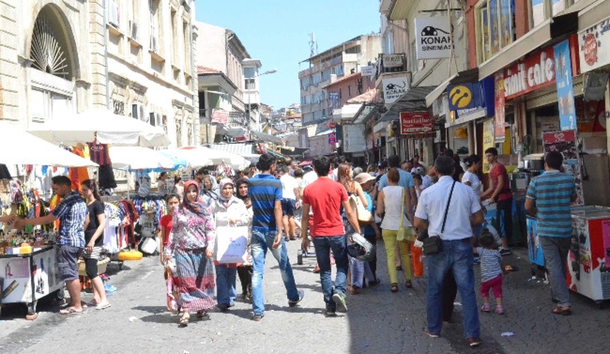 İzmir Kemeraltı Çarşısı\'nda Bayram Heyecanı