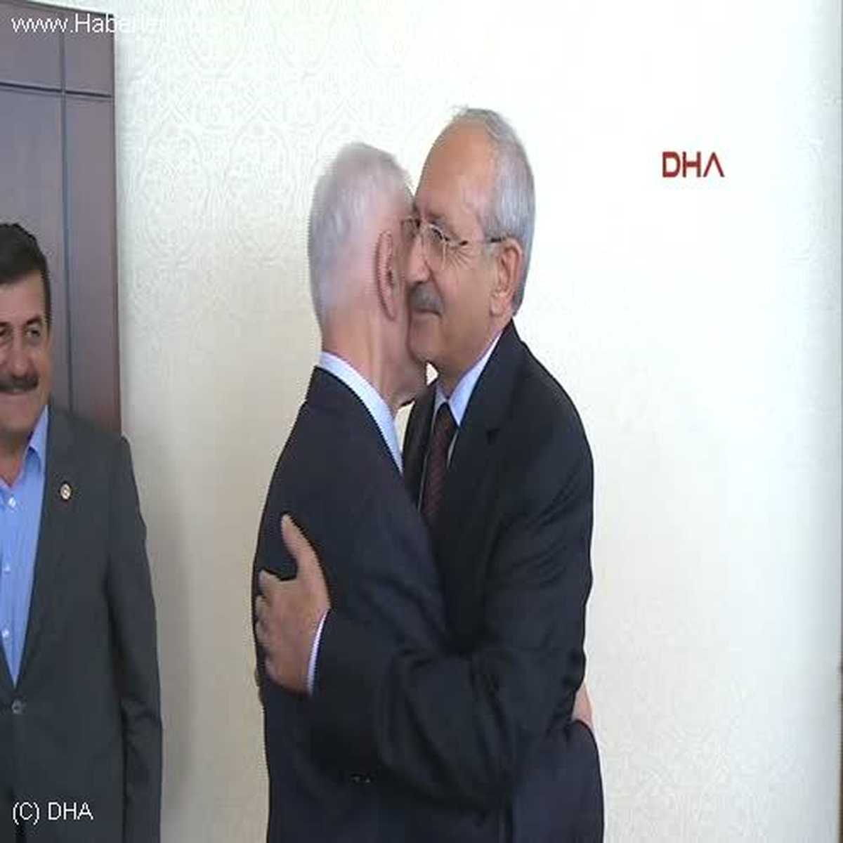 Kılıçdaroğlu ve Haberal Kucaklaştı (2)