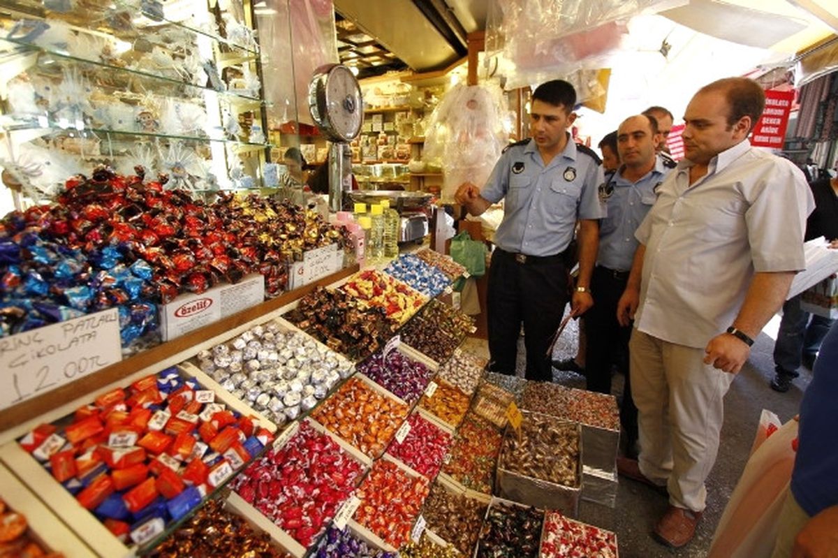 Konak Zabıtası\'ndan "Bayram Şekeri" Operasyonu
